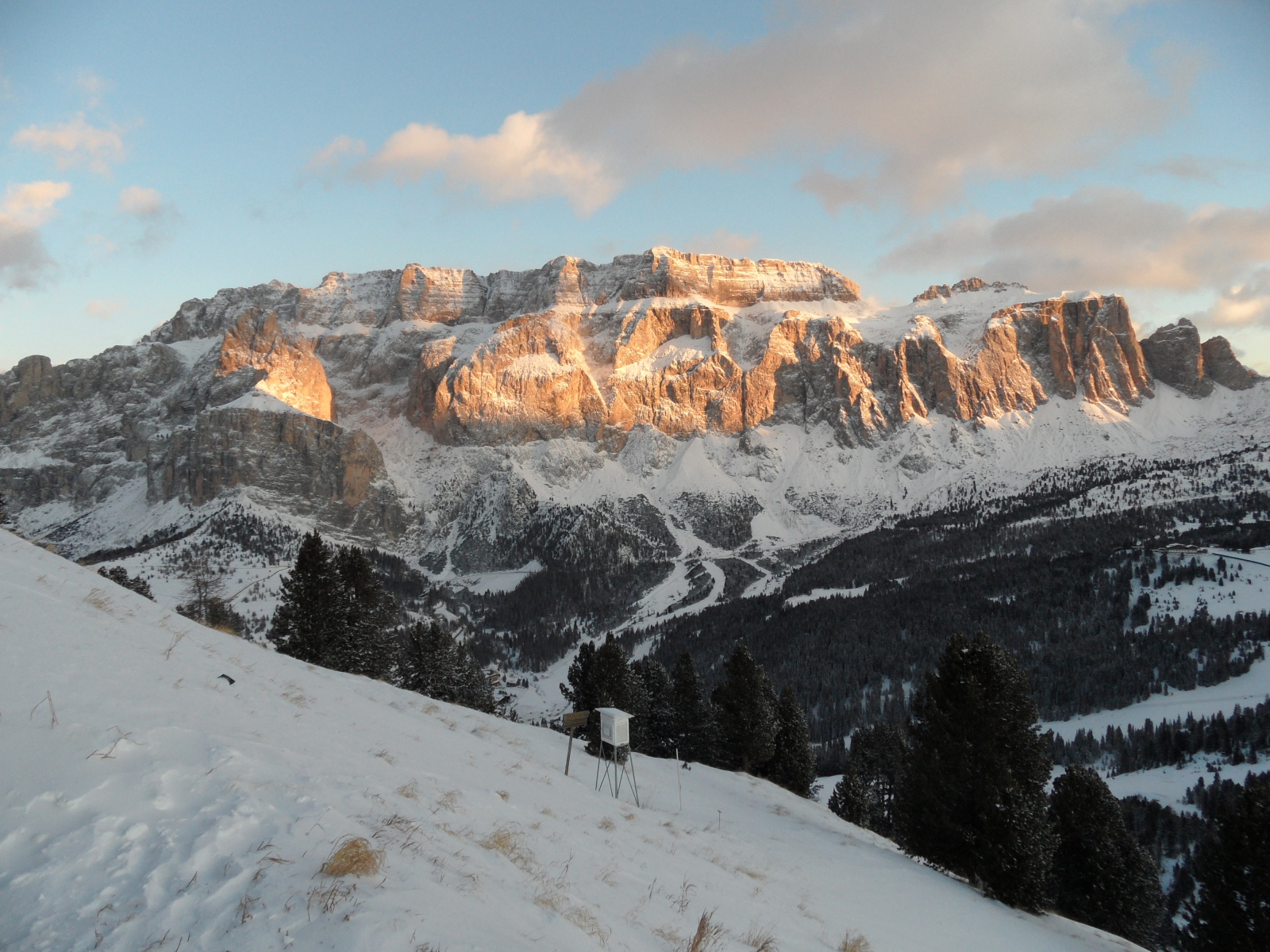 A Sella Gruppe a Ciampioni-ról a lenyugvó nap fényében