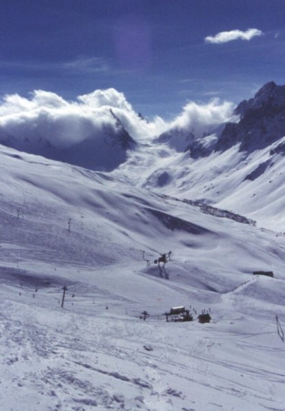 Felhőböl előtűnő Ag.Noire