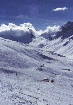 Felhőböl előtűnő Ag.Noire