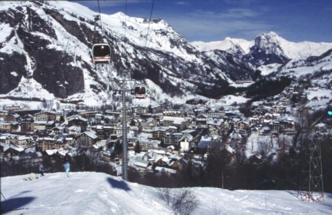 Setaz felé vivő kabinos lift