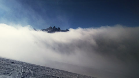 Brive 2 lift a felhőben, háttérben az Aigulles D