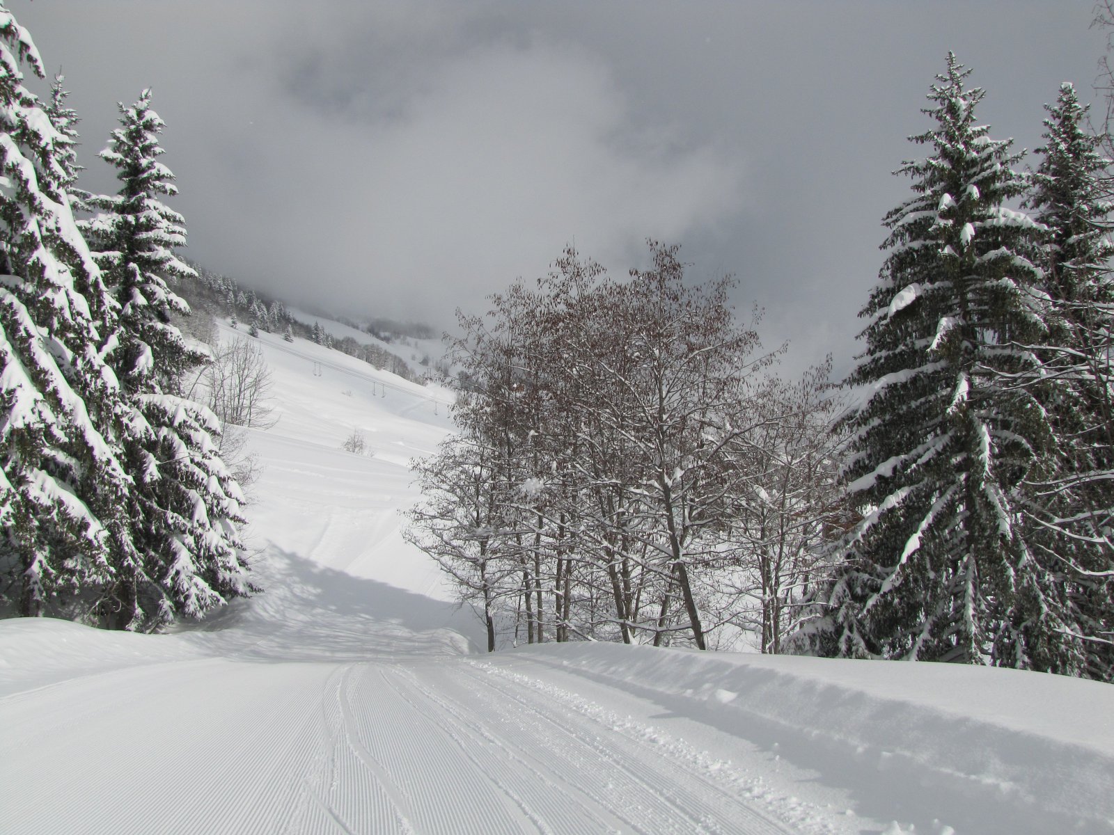 Háttérben a Lanchettes felvonó
