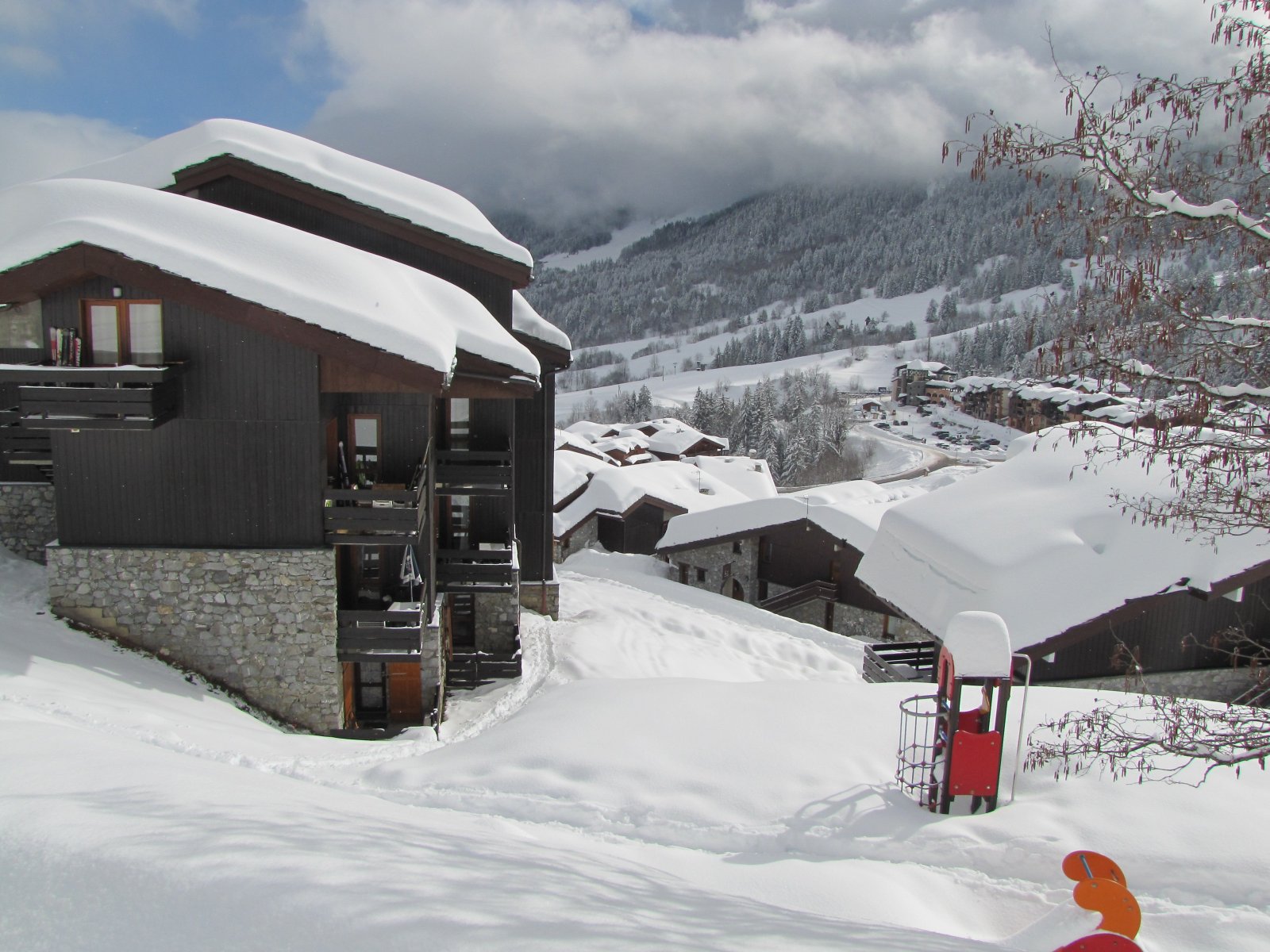 Itt laktunk (Cachette apartmanház)