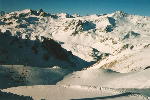 Valfrejusban másodszorra vezetek sítábort. Már minden roppant ismerős, és sok a barátom is a helyiek között.