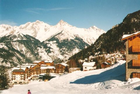 Val Morel (Franciaország). Első tavaszi sítáborunk a kilencvenes évek első felében.
