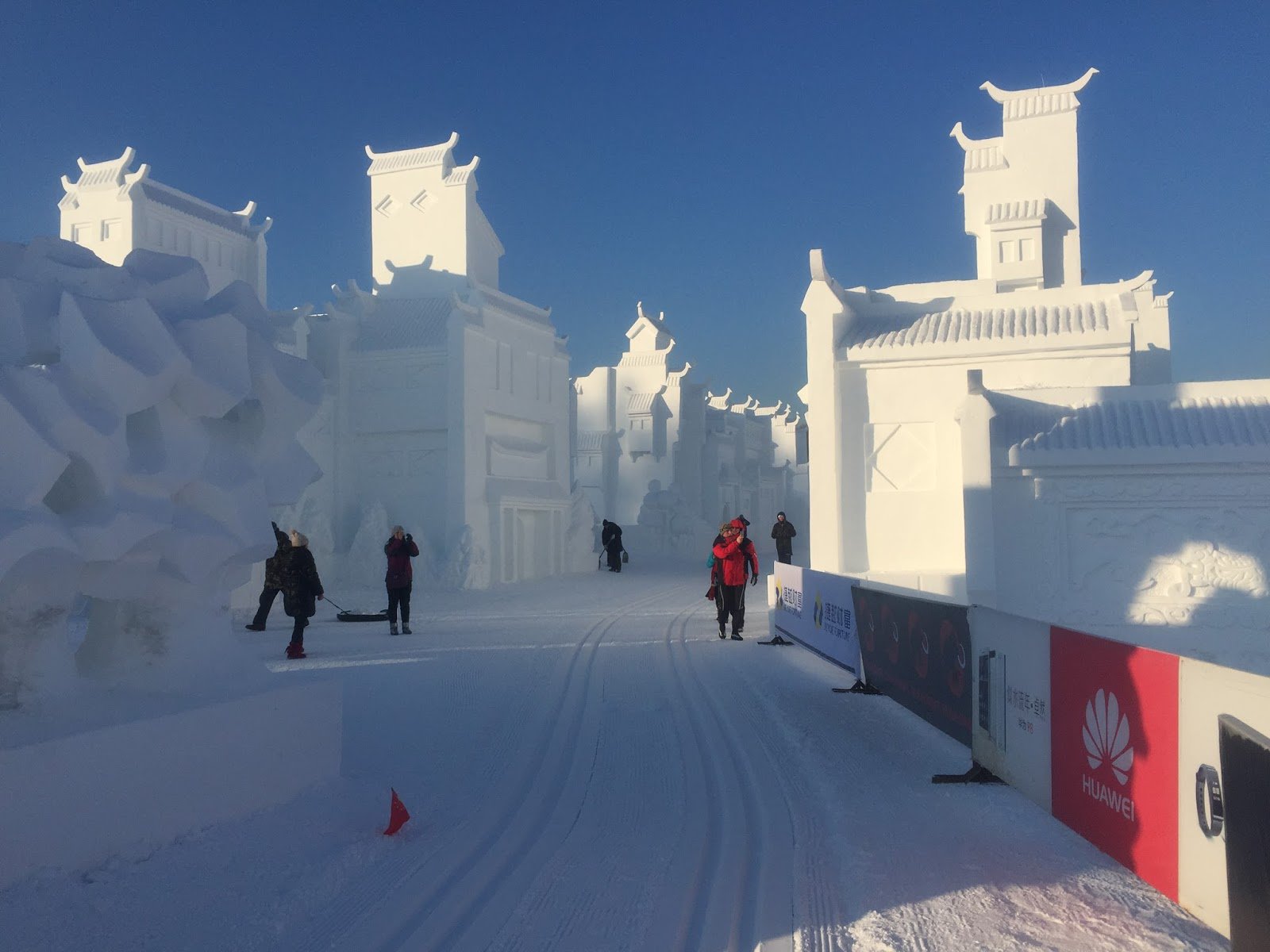Egy komplett utcát építettek meg hóból, csodálatos épületekkel.