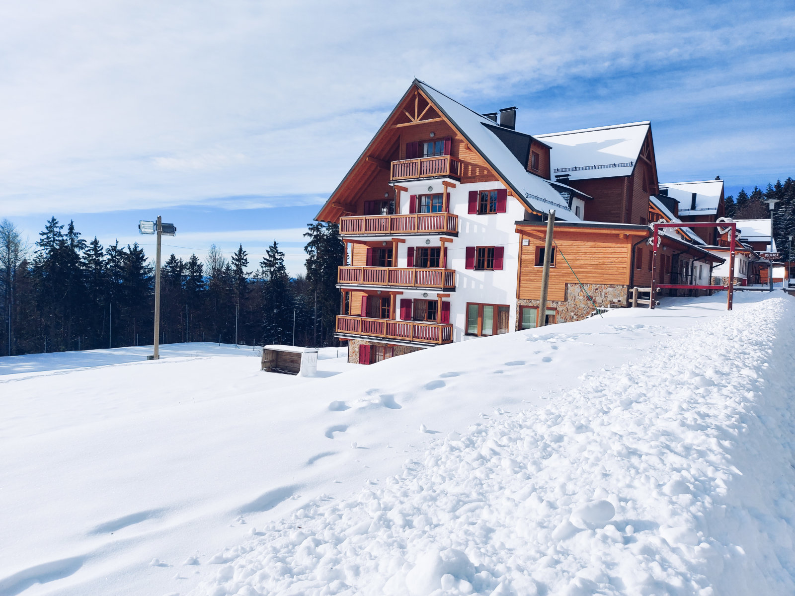 Pohorje-Village-Wellness--Spa-Resort--Forest-Apartments-Videc-zunaj.jpg