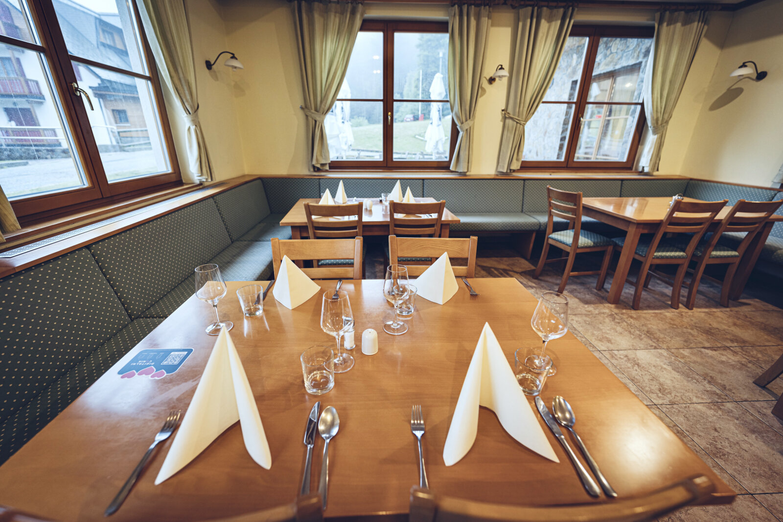 Étterem a szomszédos Bolfenk házban