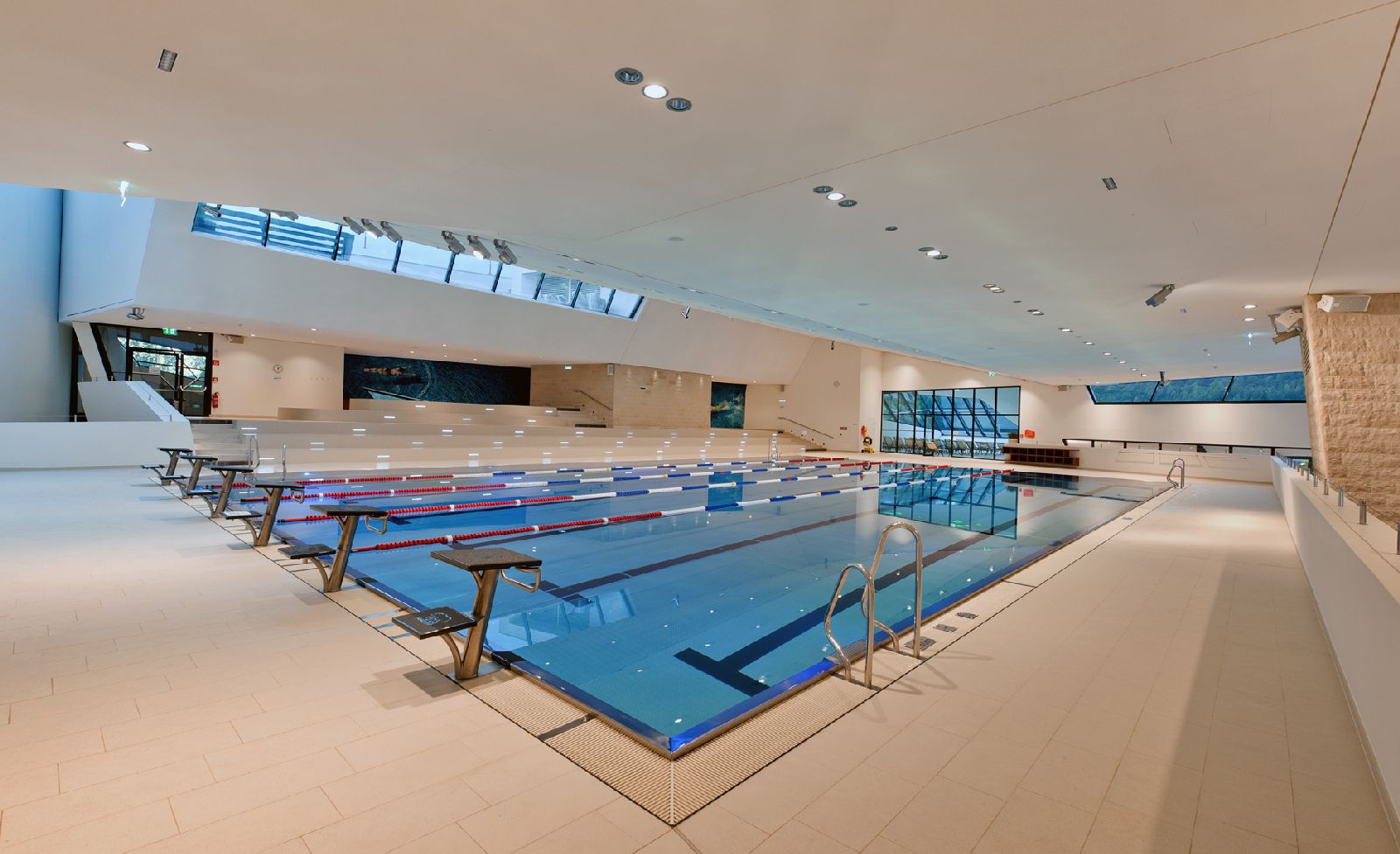 Nem túl gyakori, hogy egy termálfürdőben versenymedencét találunk.