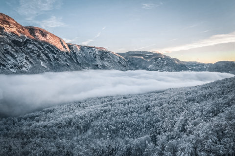Reggelente ez a kilátás fogadja az embert a kabinos felvonóról.