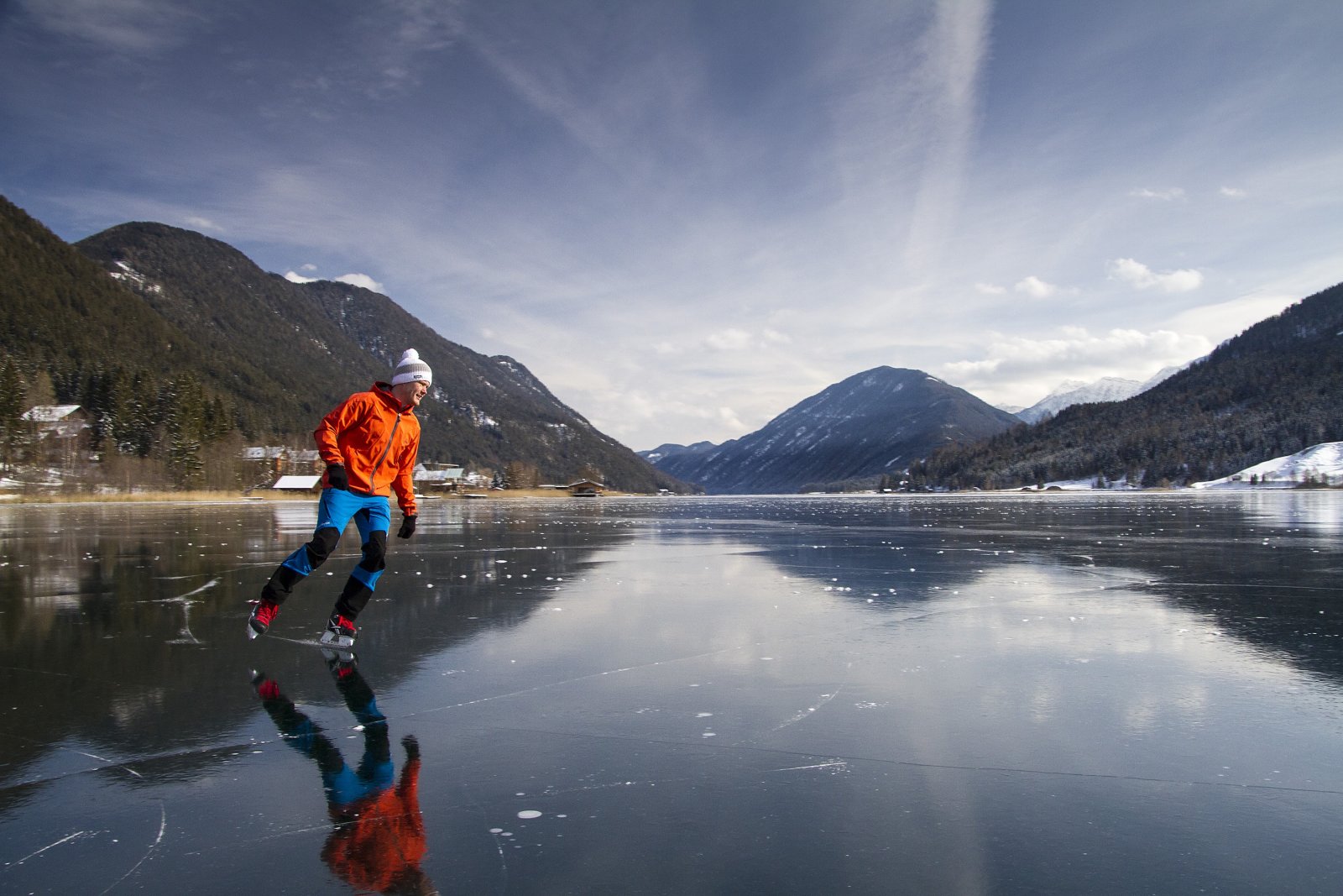 Weissensee: ritkán van ilyen tökéletes tükörjég, ki kell használni!