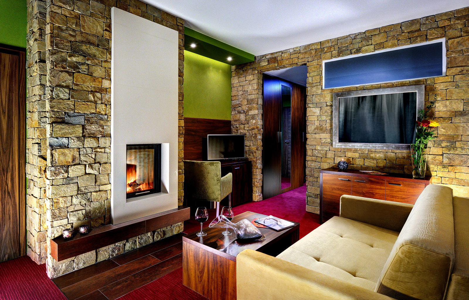 De Lux Praslicka háromágyas szoba kandallóval