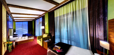 Praslicka háromágyas szoba