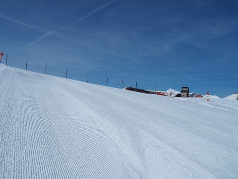 háttérben a Jungfraujoch bahn