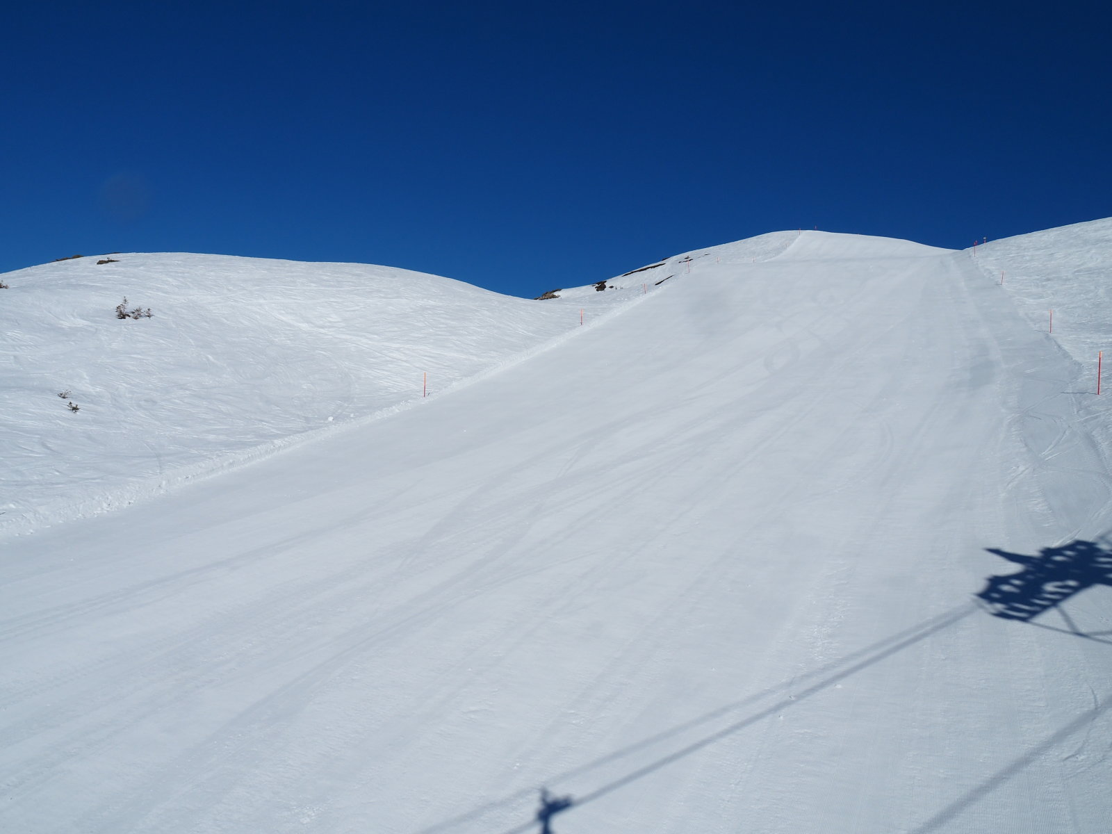 Reggel és napközben üresek a pályák