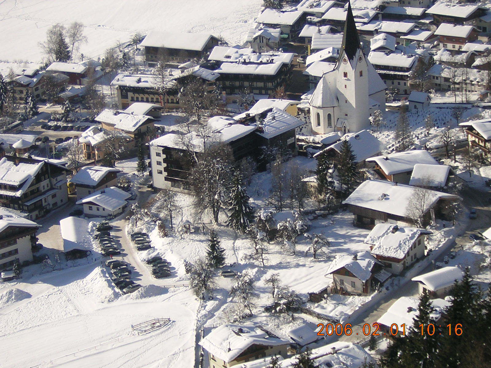 Karácsonyfa-díszem és környezete
