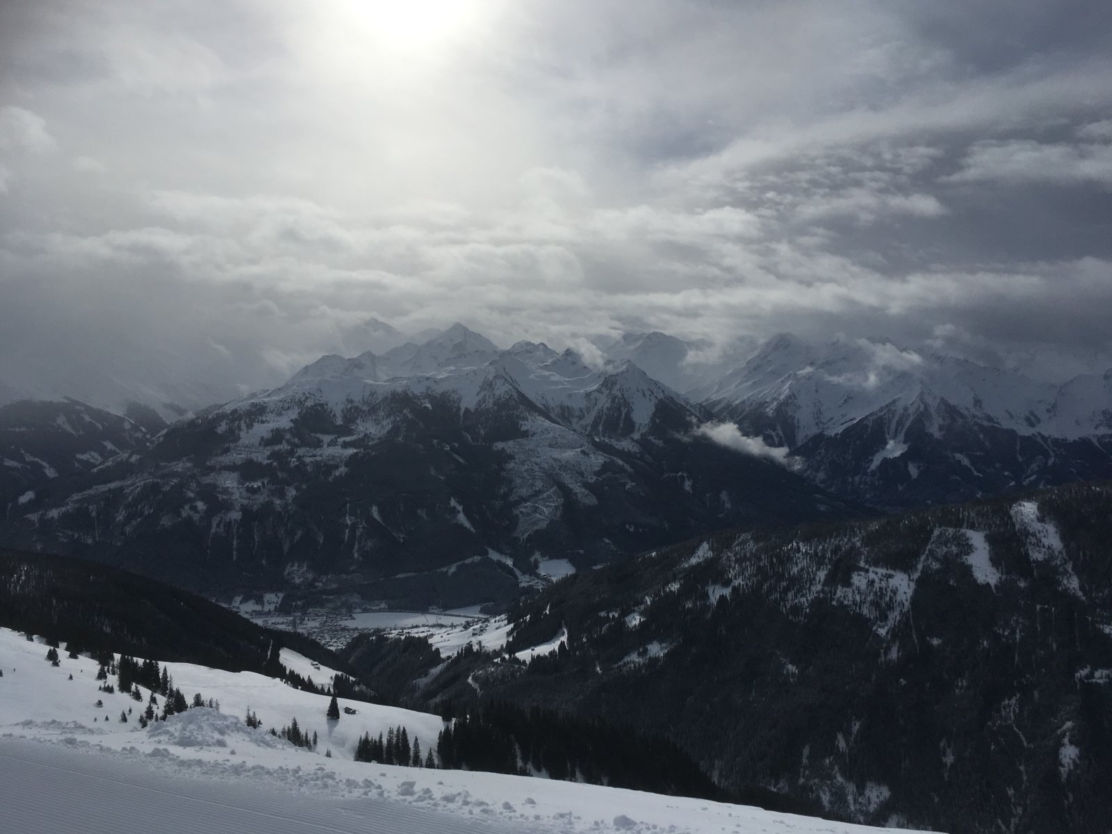 "kilátóterasz a Hohe-Tauern Nemzeti Parkra" -Wildkogel-Arena