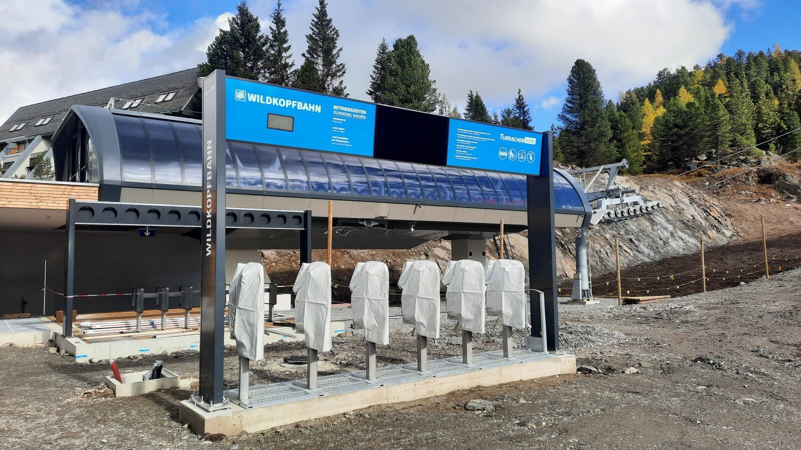 A 6-üléses Wildkopfban ülőlift beszállója is a helyére került.