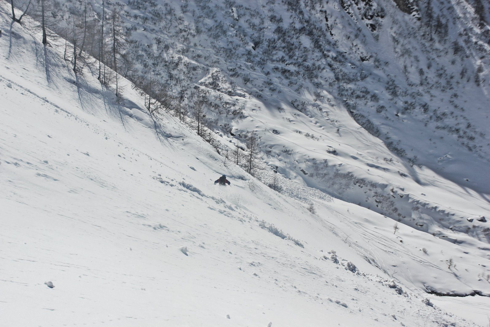 Az alsóbb részen már kissé nehezebb hóval