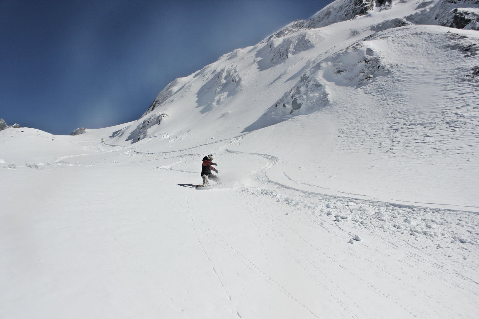 Az árnyoldalon remek porhó