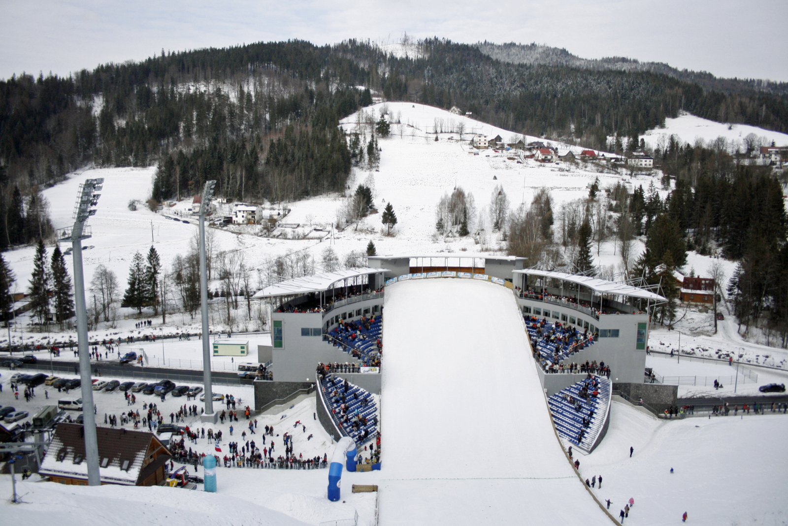 Síugrósánc lelátóval