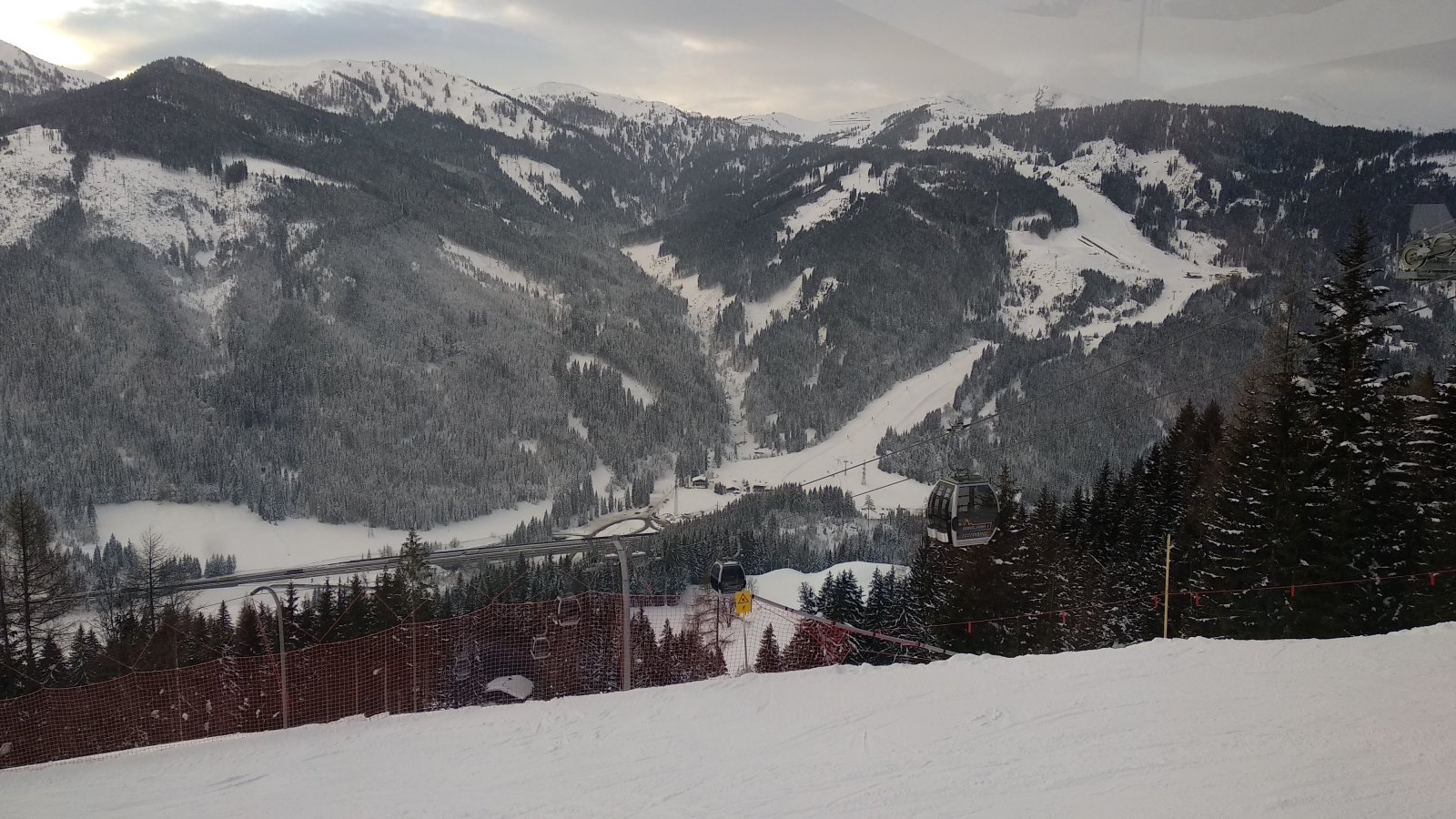 Szemközt Flachuwinkl-Kleinarl pályái