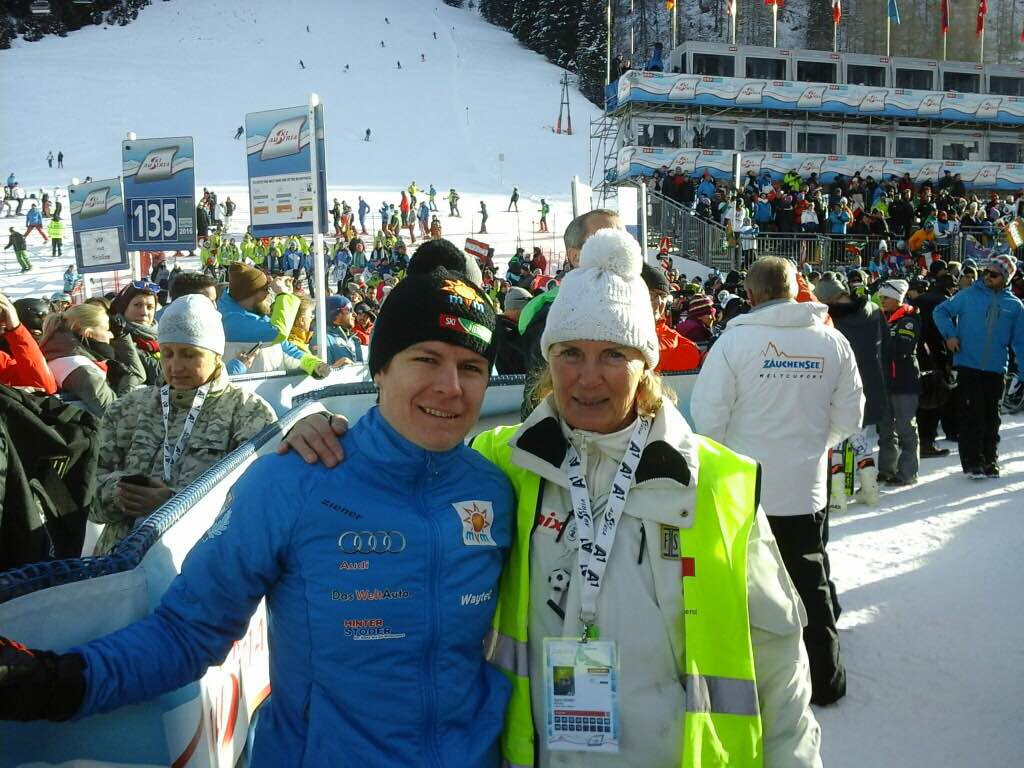 Miklós Edit és Szabó Zoltánné /dr Wahlstab Sigrid/, a FIS-Nemzetközi  Sí Szövetség versenyorvosaként