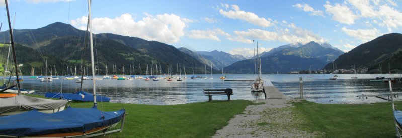 Vitorlás kikötő a tó északi részén, háttérben a Grossglockner alpesi út - Kattints a képre a nagyításhoz