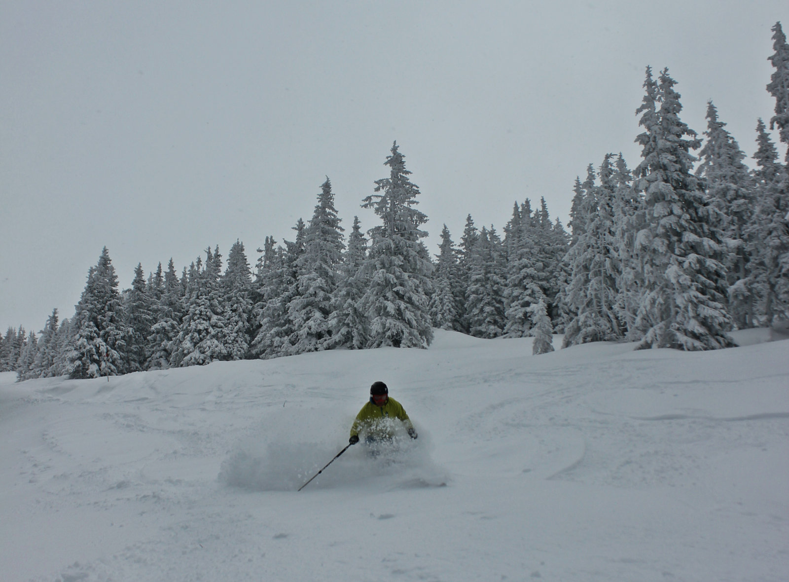 Sok hó és élvezetes lesiklás a felső szakaszon