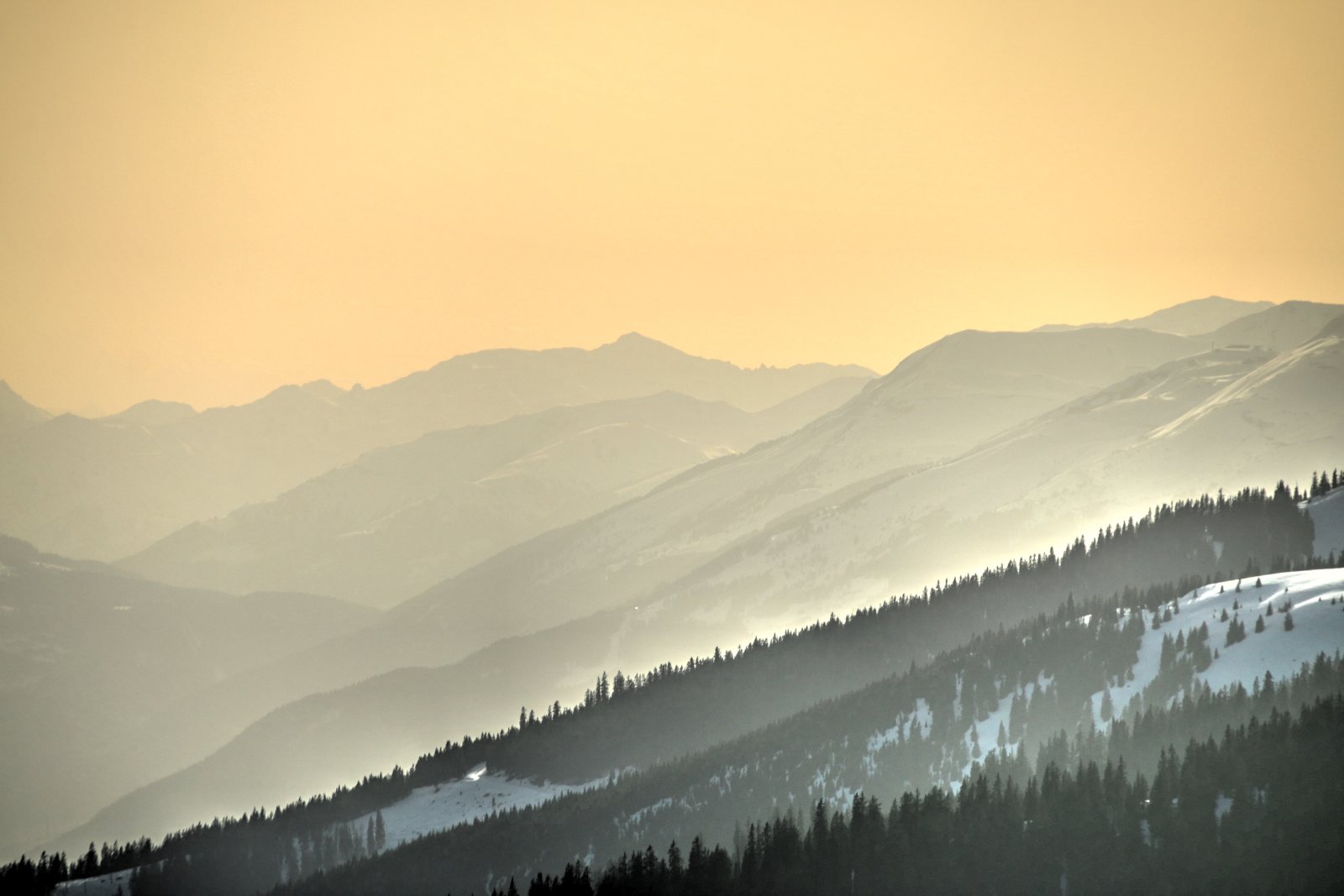 Nyugat felé a Kitzbüheli-Alpok vonulatai 