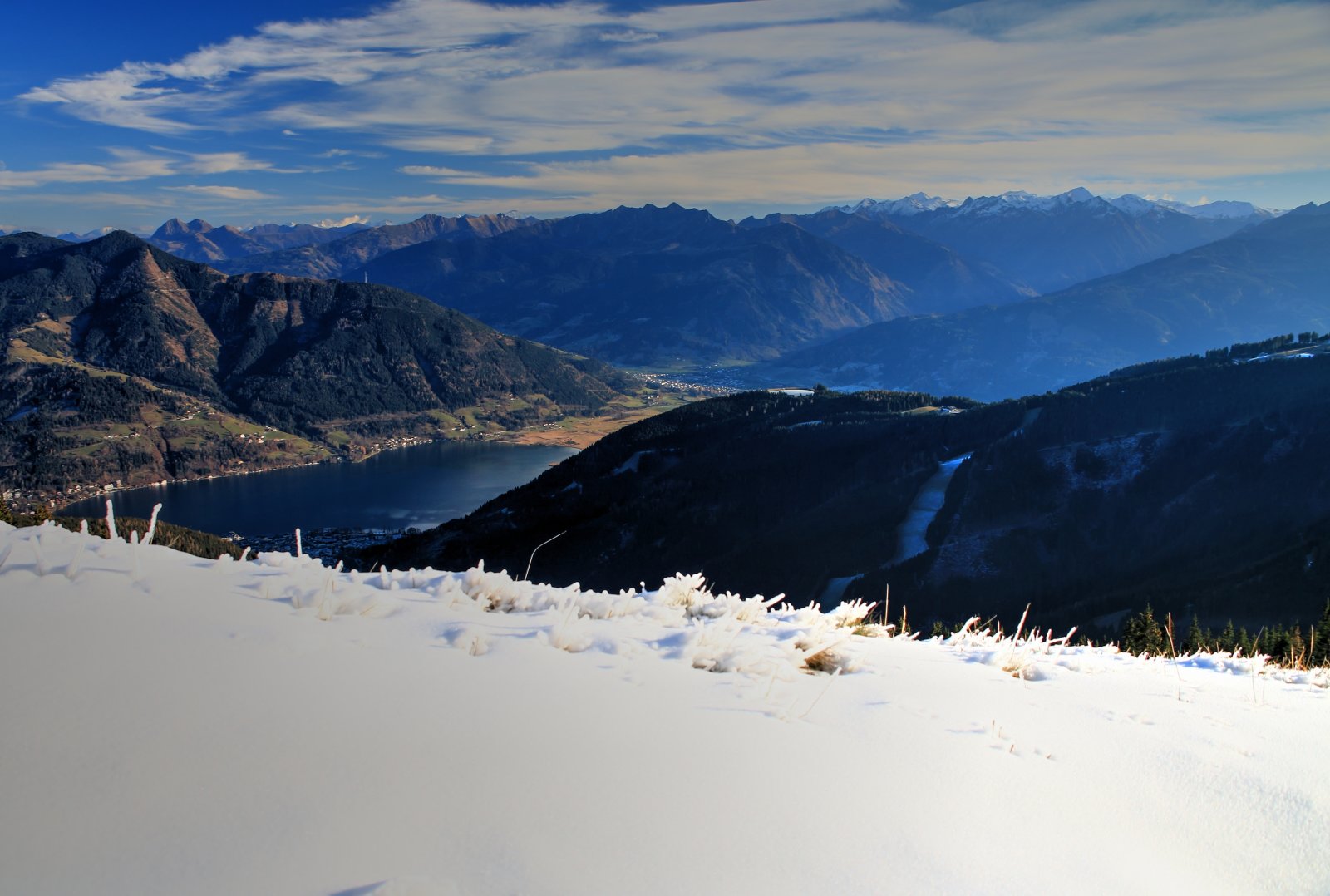 Havas sípálya kilátással a Zelli tóra