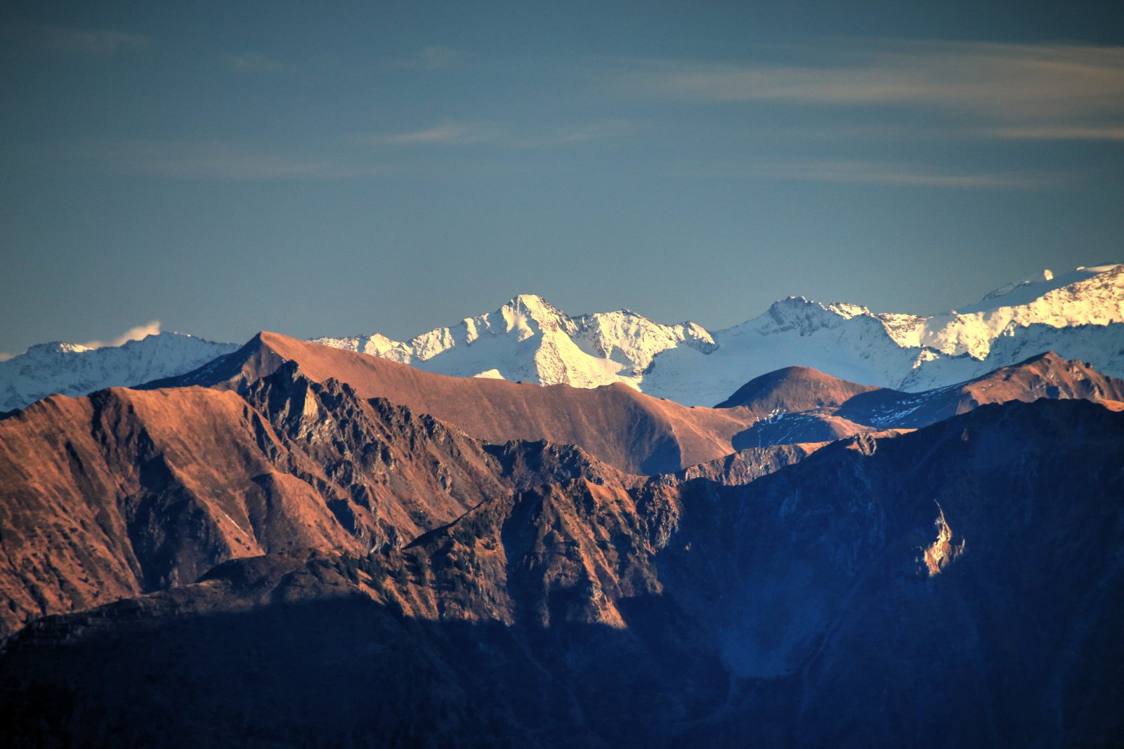Kilátás az Ankogel (Magas-Tauern) irányába, a kopasz hegyek a Gasteini-völgy hegyei