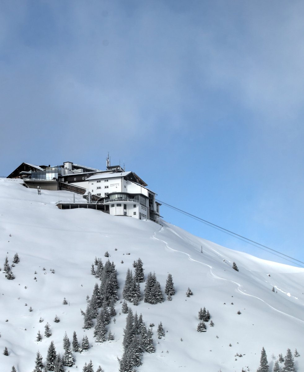 A nyomom töri meg a tájat a 2000 m magas Schmitten hegyoldalában