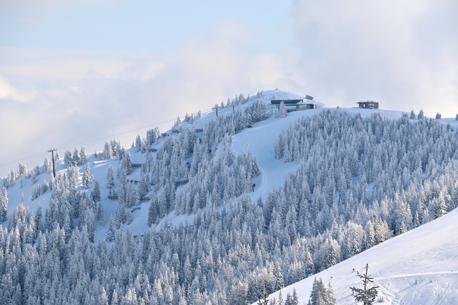 Háttérben a ZellamSee Xpress a 21-es pályával