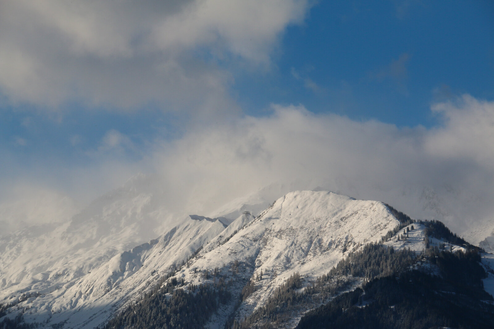 Még felhőkben a 3K Connection kabinos, ami a gleccsert és Kaprunt köti össze