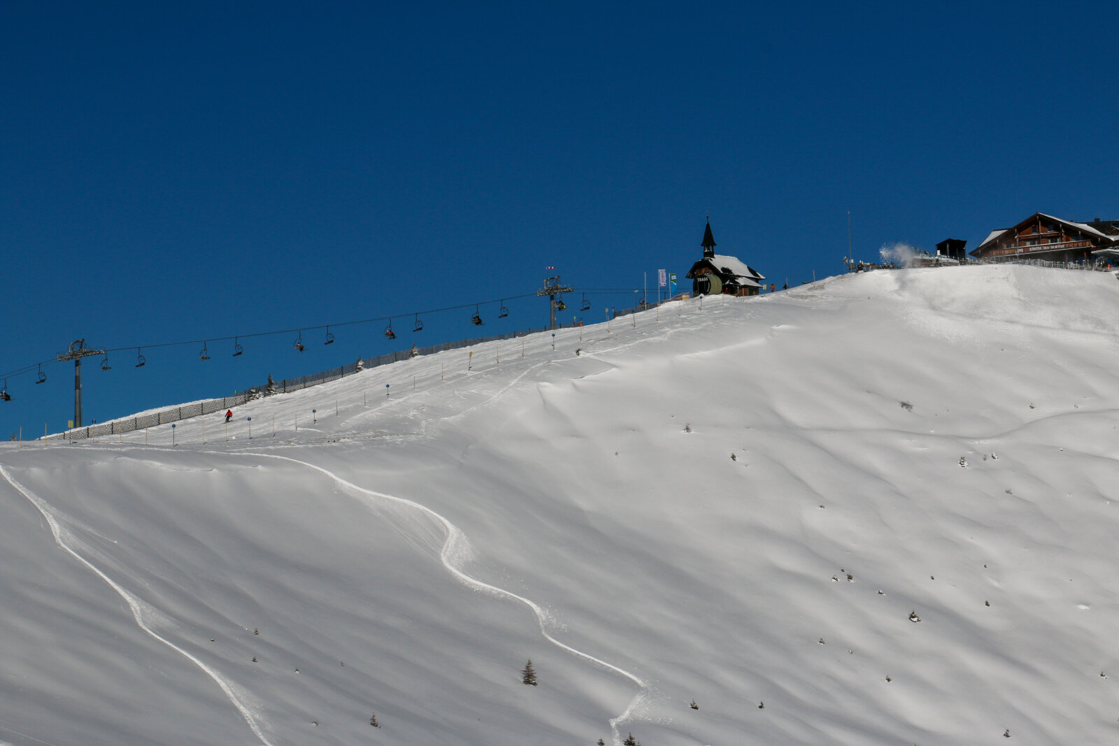 Az 1-es pálya eleje az ikonikus kápolnával