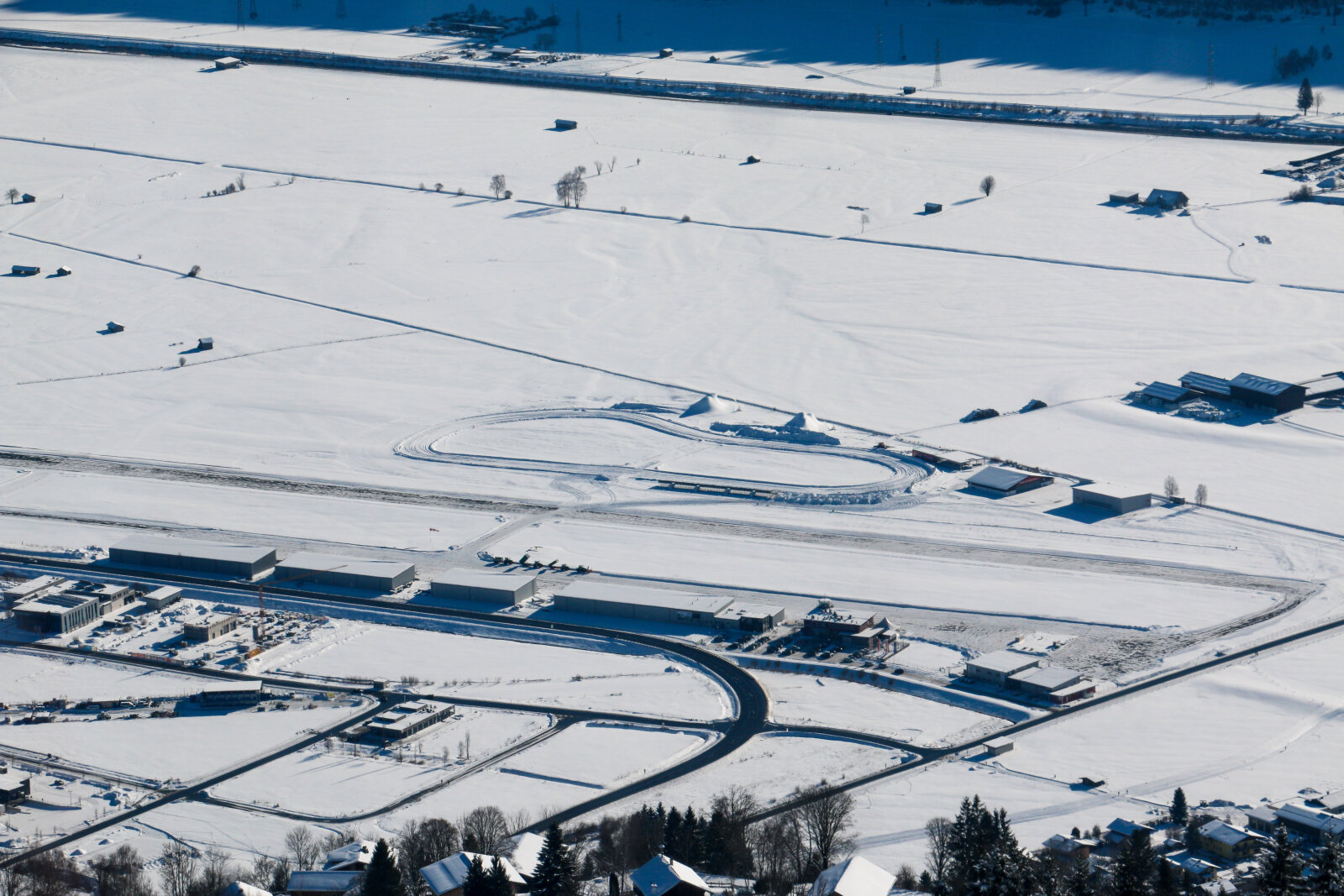 Zell am See és Kaprun közti reptér a távolban