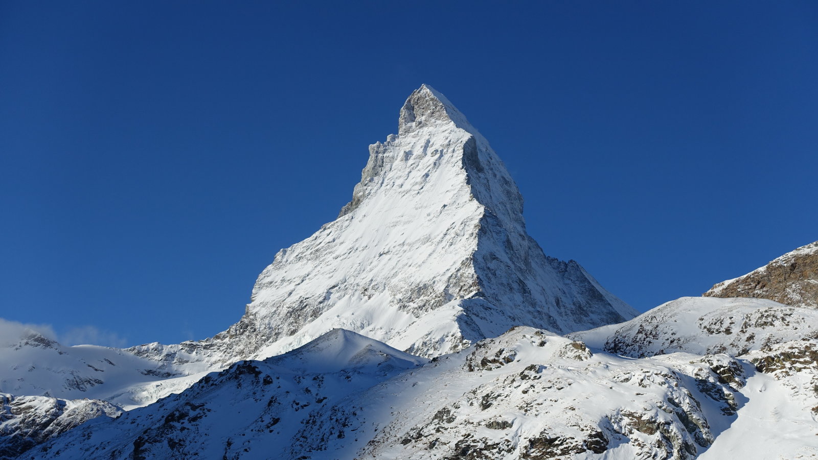 Rálátás a Matterhorn-ra a Matterhorn Express kabinos liftből
