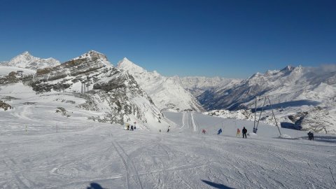 A Theodulgleccseren előre a Trockener Steg felé, cca. 3200 méteren.