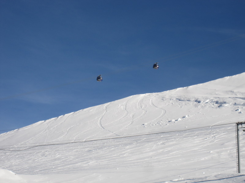 GletscherBus3 a távolban