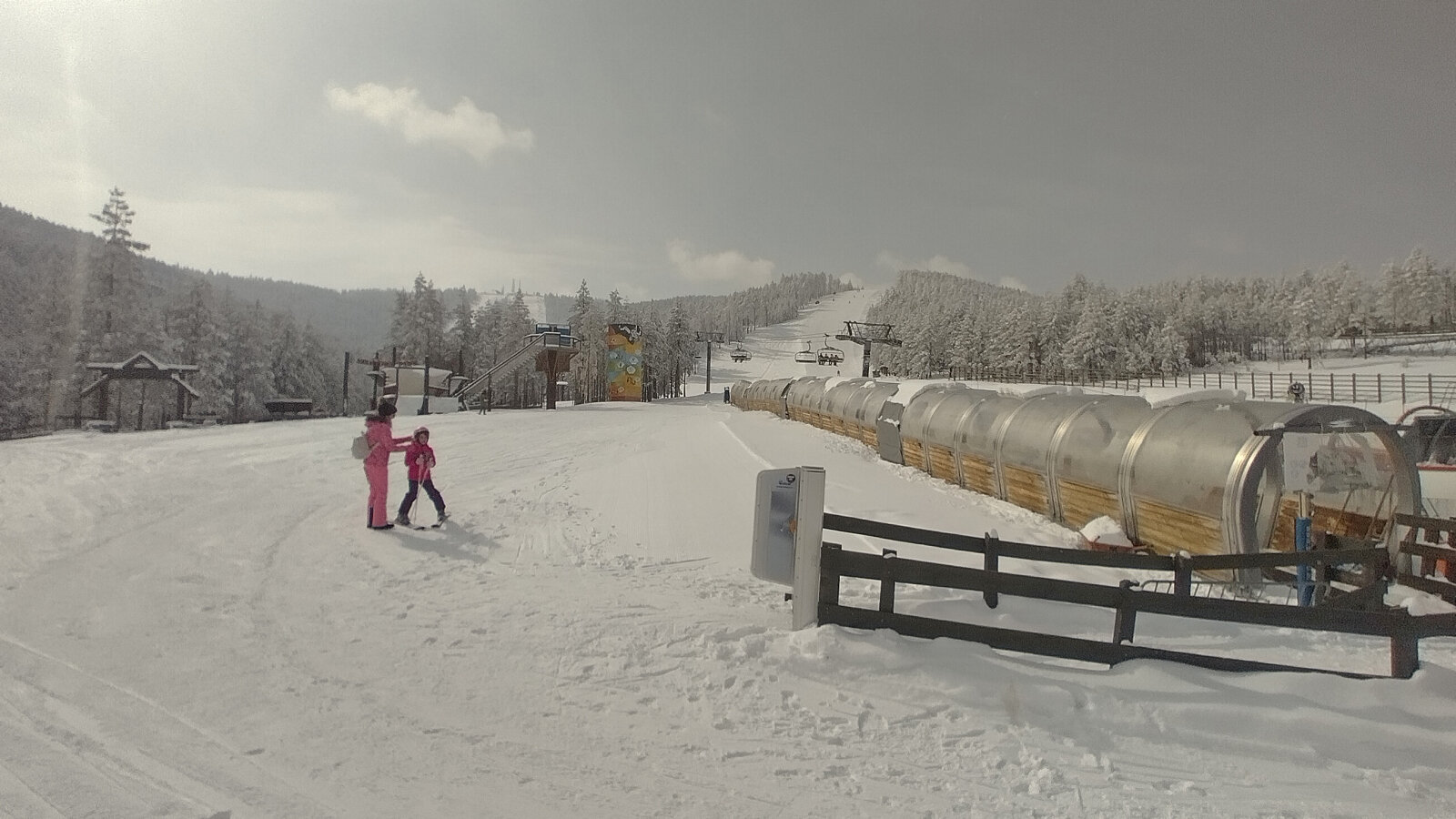 Zlatibor: mozgójárda a síterepen | Kép: Fóris Gábor 