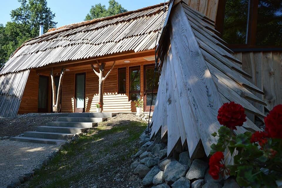 A megújult Zsindelyes ház kívülról 