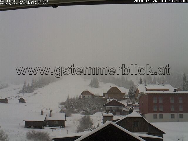 Planneralmon hajnal óta 20 cm hó esett - fotó: webkamera