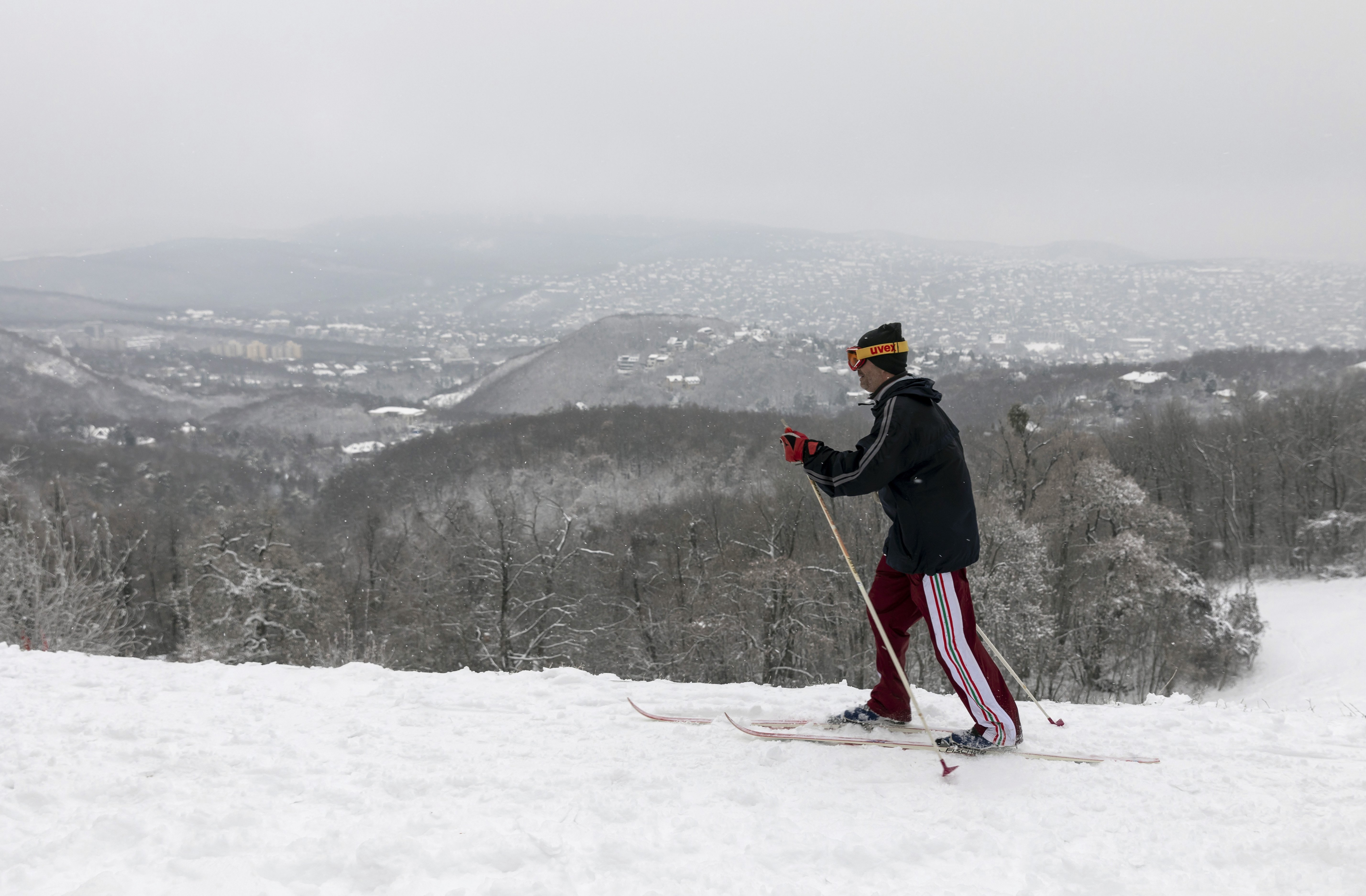 Sífutó a behavazott Normafánál 2018. december 15-én. MTI/Mohai Balázs