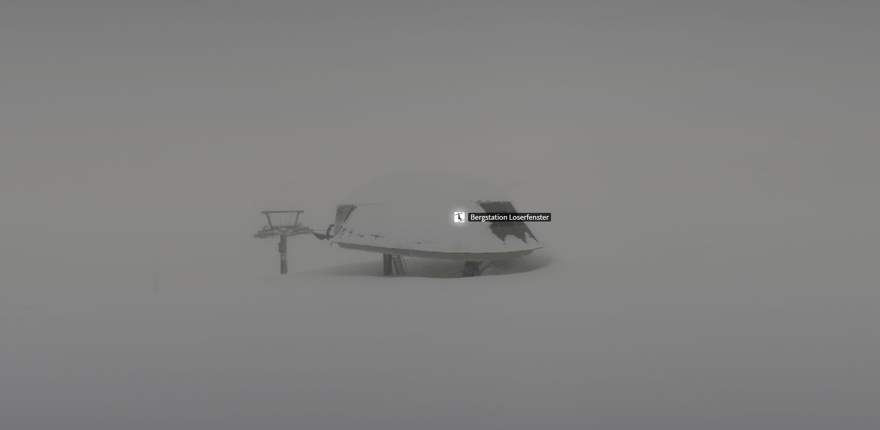 Loser síterepe lezárva, hó fogságában a lift állomása (webkamera képe)