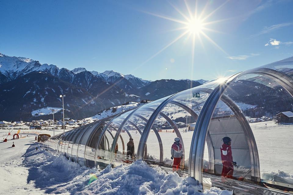 Hóban-fagyban sem fáznak a gyerekek a fedett felvonón. | Fotó: sunkid