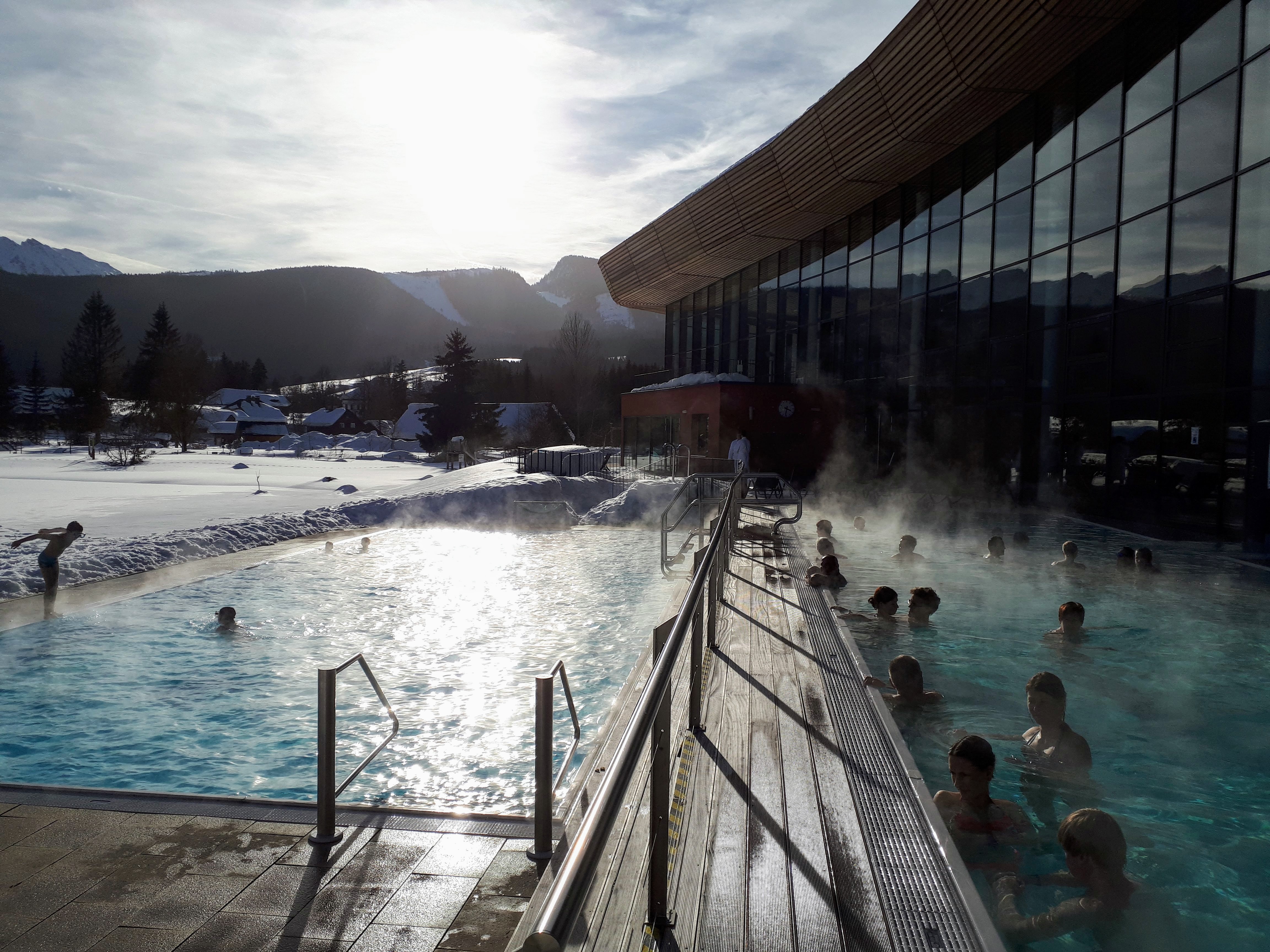 Kültéri medencék a Grimming termálfürdőben