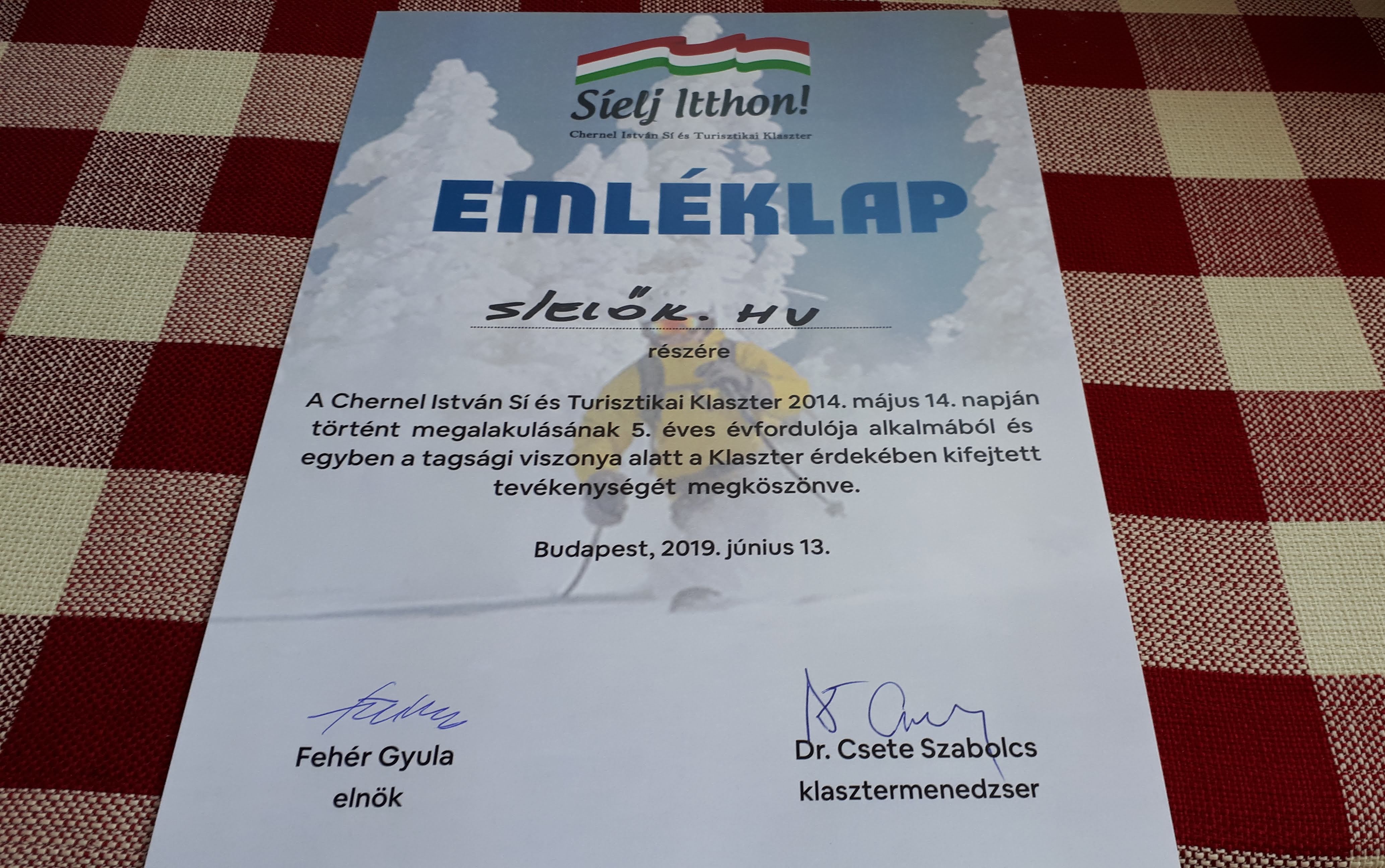 Emléklapot kapott a síelők.hu is, mint a klaszter médiatámogatója. Köszönjük!