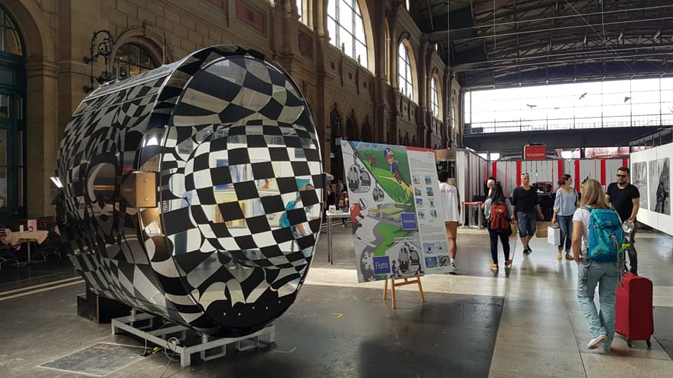 Az új kabint a héten a zürichi vasútállomáson állították ki. Kép: Flumserberg Switzerland