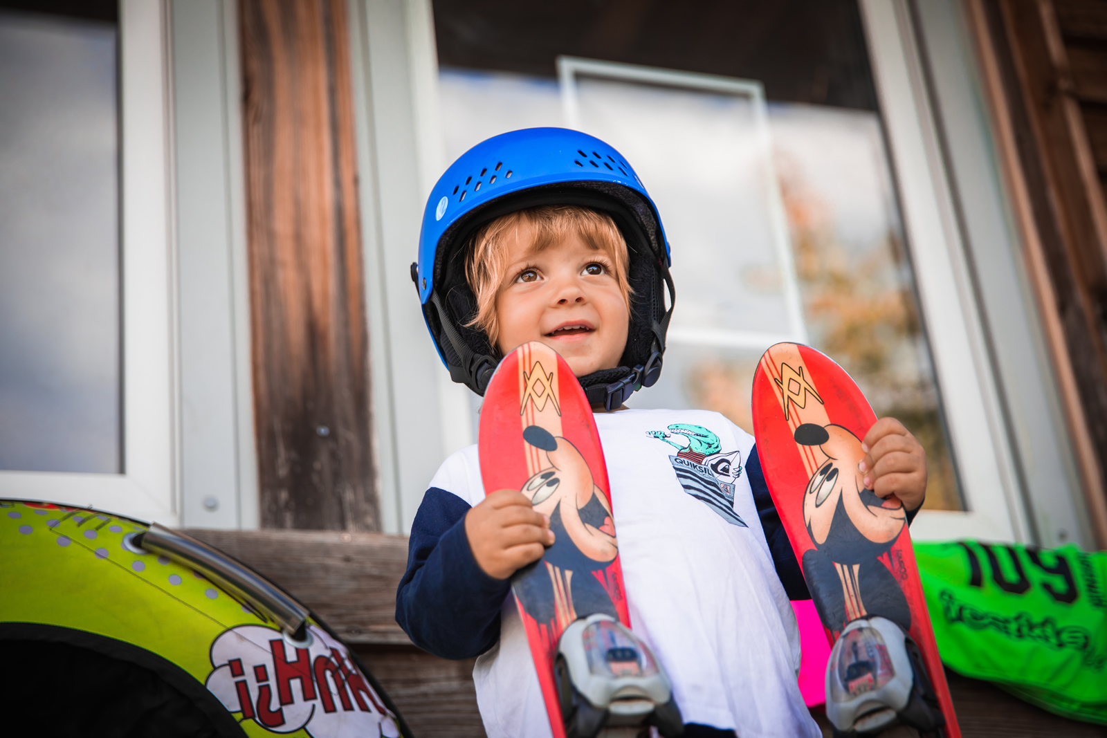 A gyermek ha szeret játszani a szabadban, jó az egyensúlyérzéke és koordinációja, akkor készen áll a síelésre.